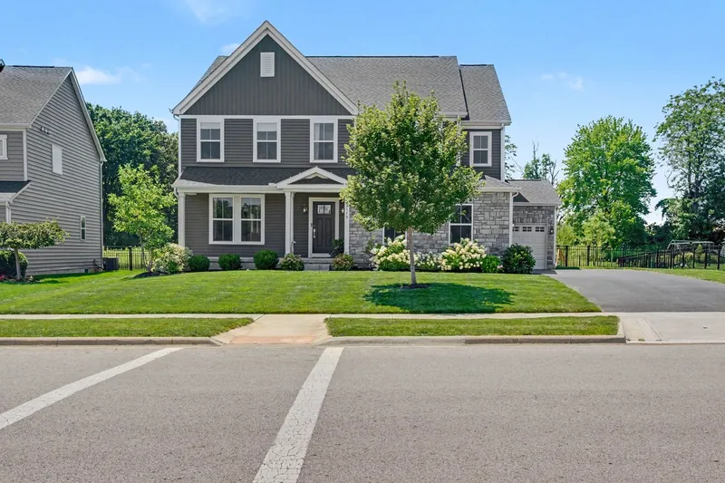5579 Scotch Woods Drive, Grove City